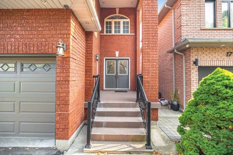 Photo 1 at 15 Water Garden Lane, Sonoma Heights, Vaughan