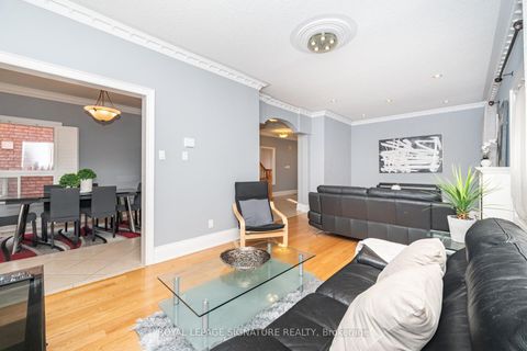 Photo 6 at 15 Water Garden Lane, Sonoma Heights, Vaughan