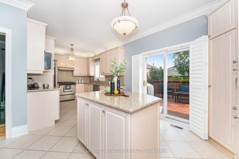 Photo 9 at 15 Water Garden Lane, Sonoma Heights, Vaughan