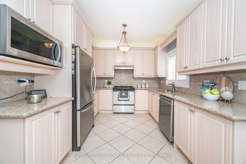 Photo 11 at 15 Water Garden Lane, Sonoma Heights, Vaughan