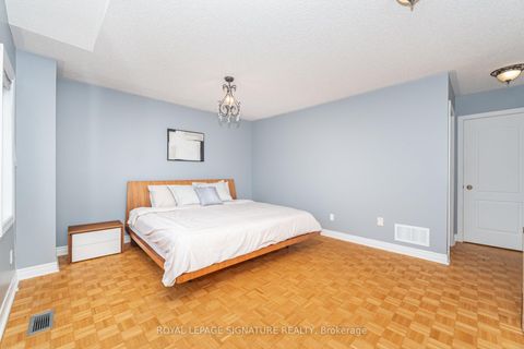 Photo 18 at 15 Water Garden Lane, Sonoma Heights, Vaughan