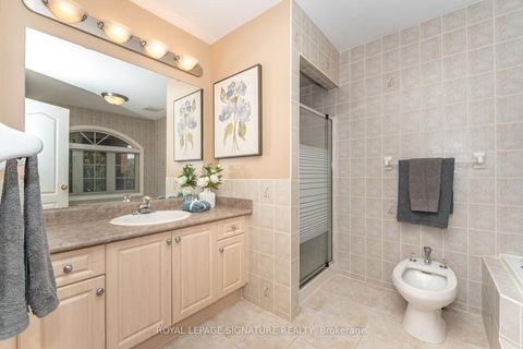 Photo 20 at 15 Water Garden Lane, Sonoma Heights, Vaughan
