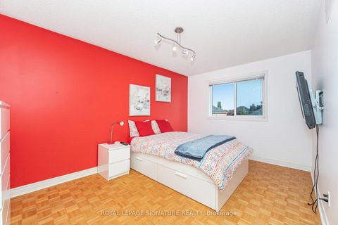 Photo 23 at 15 Water Garden Lane, Sonoma Heights, Vaughan