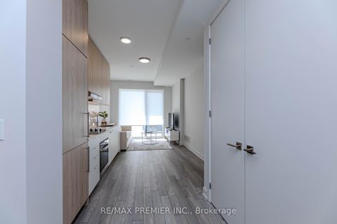 Photo 3 at D109 - 2 Red Squirrel Lane, Rural Richmond Hill, Richmond Hill