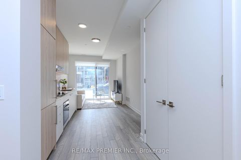 Photo 4 at D109 - 2 Red Squirrel Lane, Rural Richmond Hill, Richmond Hill