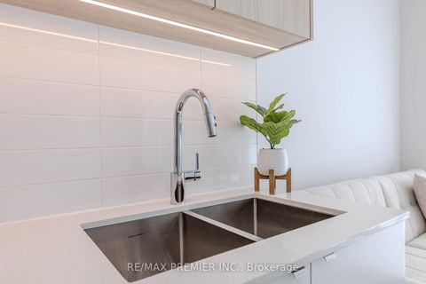 Photo 7 at D109 - 2 Red Squirrel Lane, Rural Richmond Hill, Richmond Hill