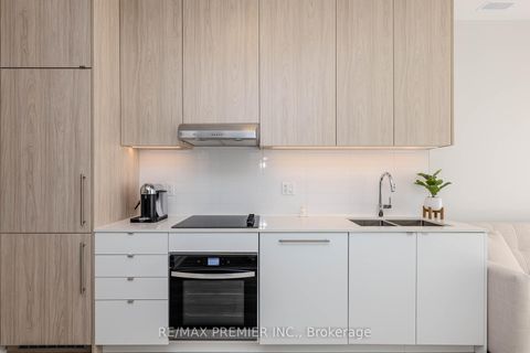 Photo 8 at D109 - 2 Red Squirrel Lane, Rural Richmond Hill, Richmond Hill