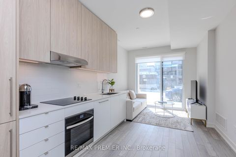 Photo 10 at D109 - 2 Red Squirrel Lane, Rural Richmond Hill, Richmond Hill