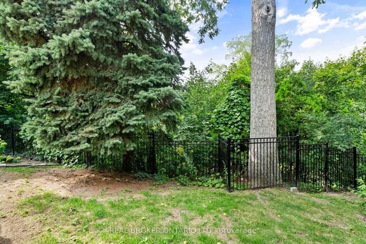 Photo 2 at 841 Fletcher Valley Crescent, Clarkson, Mississauga