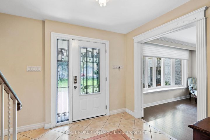 Photo 4 at 841 Fletcher Valley Crescent, Clarkson, Mississauga