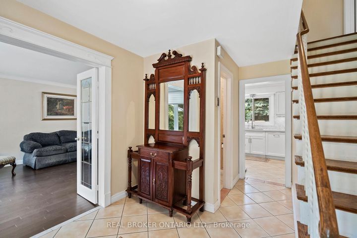 Photo 5 at 841 Fletcher Valley Crescent, Clarkson, Mississauga