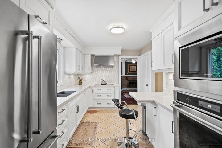 Photo 6 at 841 Fletcher Valley Crescent, Clarkson, Mississauga