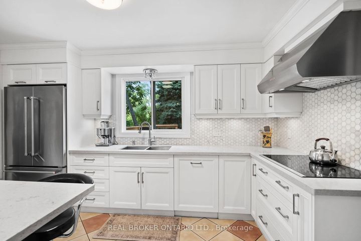 Photo 7 at 841 Fletcher Valley Crescent, Clarkson, Mississauga