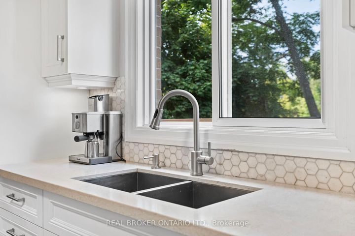 Photo 9 at 841 Fletcher Valley Crescent, Clarkson, Mississauga