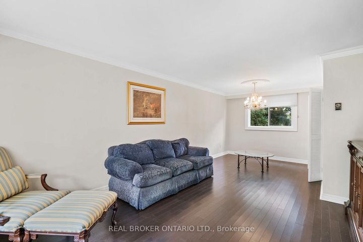 Photo 11 at 841 Fletcher Valley Crescent, Clarkson, Mississauga