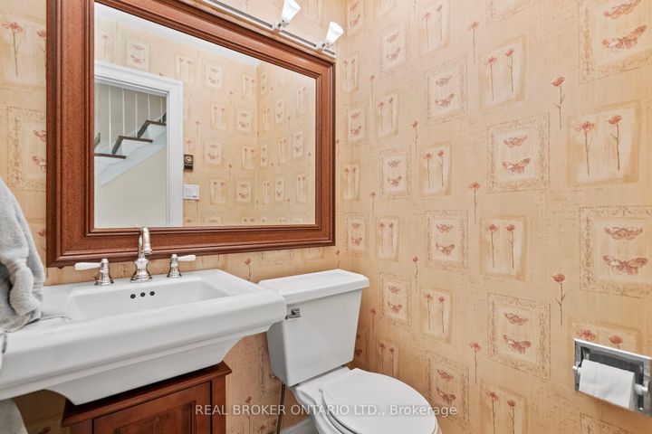 Photo 15 at 841 Fletcher Valley Crescent, Clarkson, Mississauga