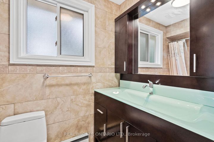 Photo 18 at 841 Fletcher Valley Crescent, Clarkson, Mississauga