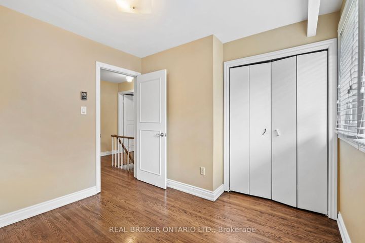 Photo 19 at 841 Fletcher Valley Crescent, Clarkson, Mississauga