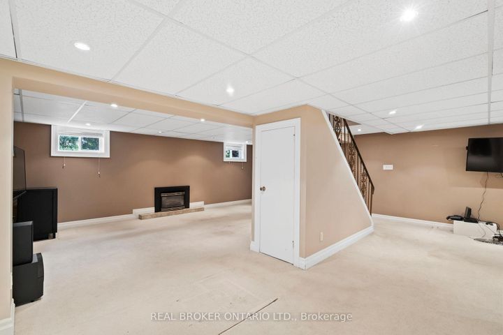 Photo 24 at 841 Fletcher Valley Crescent, Clarkson, Mississauga