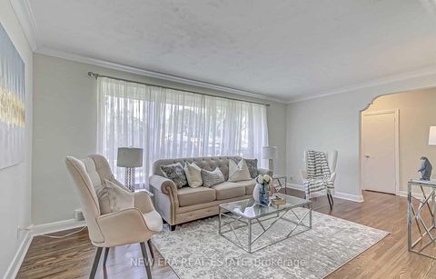 Photo 3 at 7 Greening Crescent, Rosethorn, Toronto