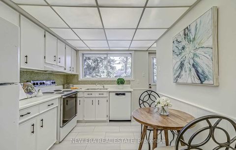 Photo 5 at 7 Greening Crescent, Rosethorn, Toronto Photo 5 at 7 Greening Crescent, Rosethorn, Toronto