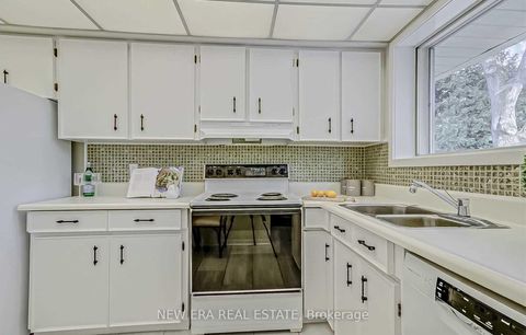 Photo 6 at 7 Greening Crescent, Rosethorn, Toronto