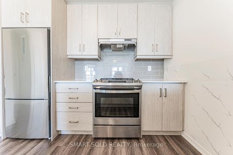 Photo 6 at 287 - 140 Honeycrisp Crescent, Vaughan Corporate Centre, Vaughan