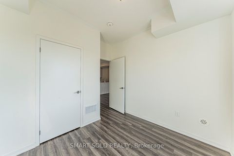 Photo 11 at 287 - 140 Honeycrisp Crescent, Vaughan Corporate Centre, Vaughan