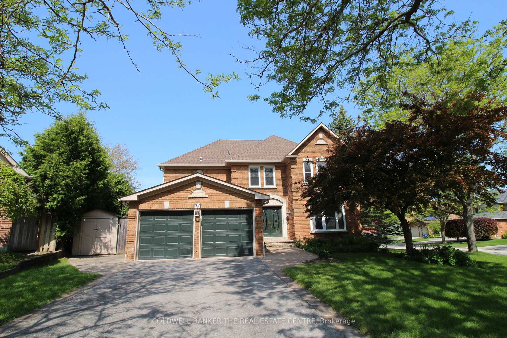 37 Falling Brook Drive, Bayshore, Barrie photo number 2 37 Falling Brook Drive, Bayshore, Barrie photo number 2