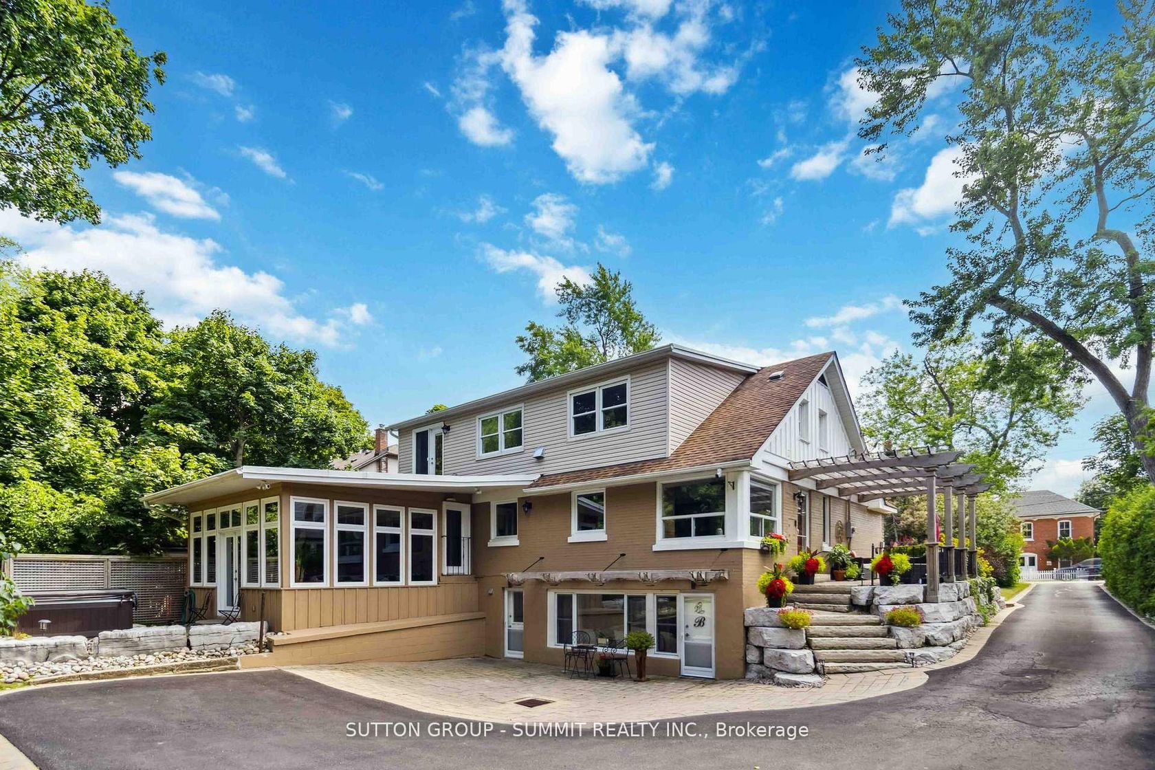 353 Queen Street S, Streetsville, Mississauga 