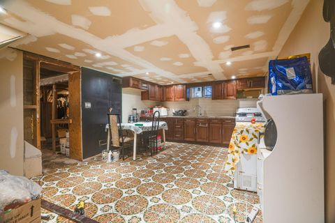 Photo 3 at 30 Hertford Avenue, Eglinton West, Toronto