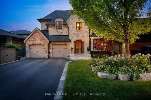 Photo 1 at 19 Graystone Gardens, City Centre West, Toronto