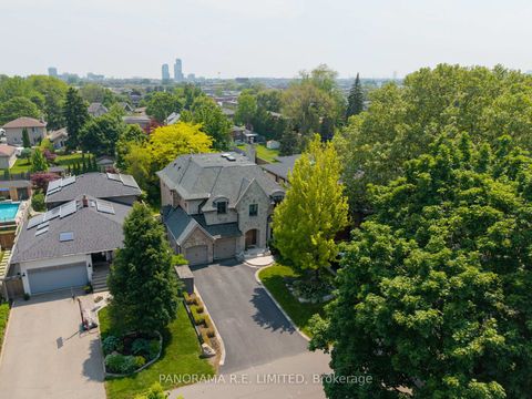 Photo 2 at 19 Graystone Gardens, City Centre West, Toronto