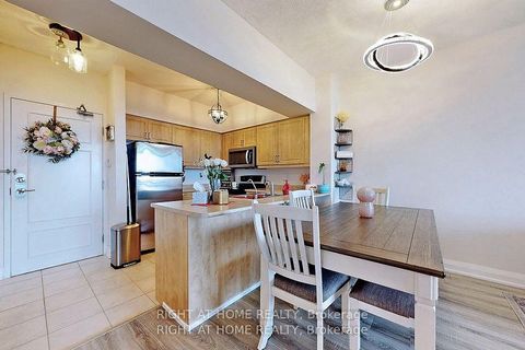 Photo 7 at 817 - 350 Red Maple Road, Langstaff, Richmond Hill