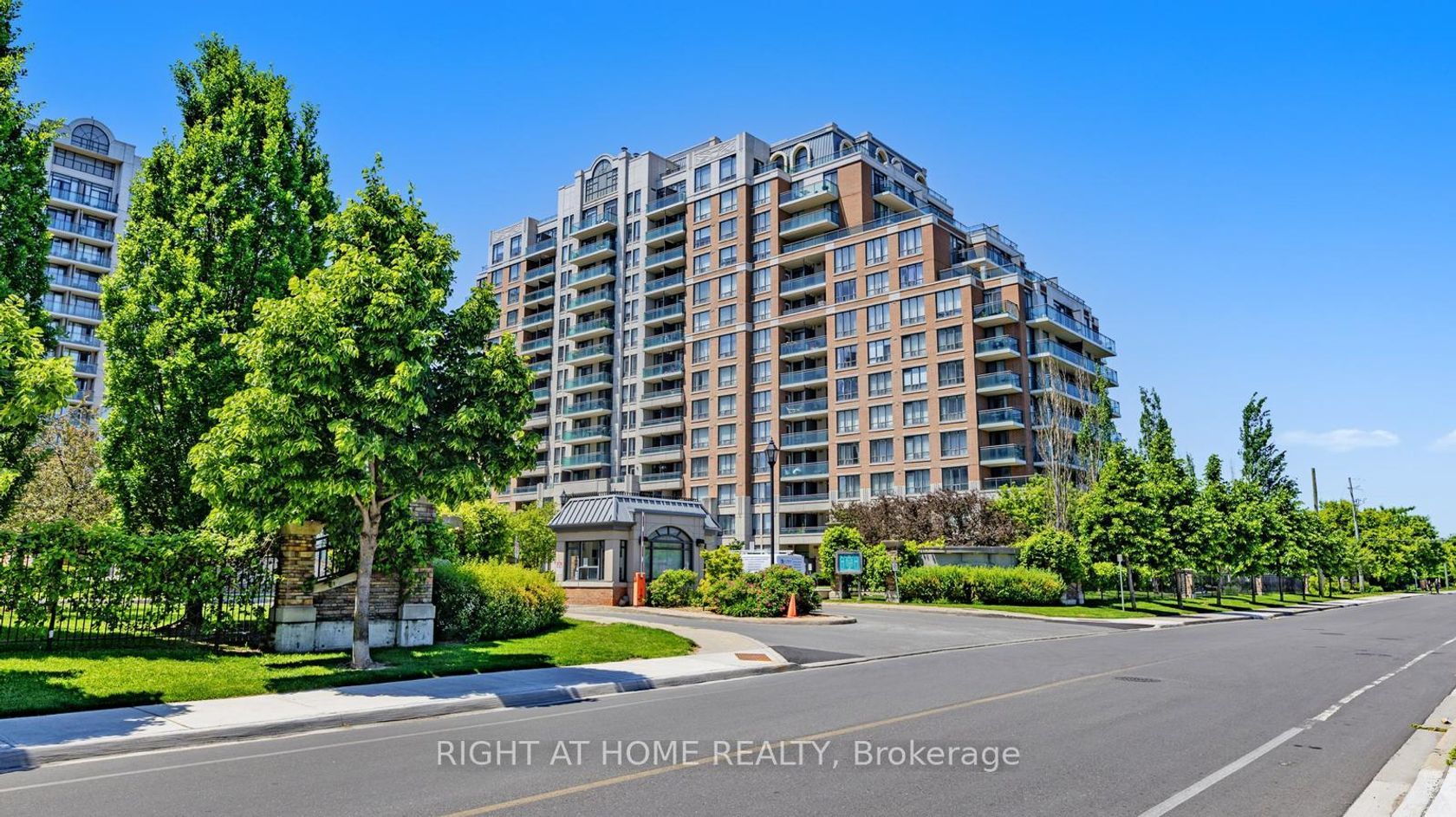 817 - 350 Red Maple Road, Langstaff, Richmond Hill photo number 2