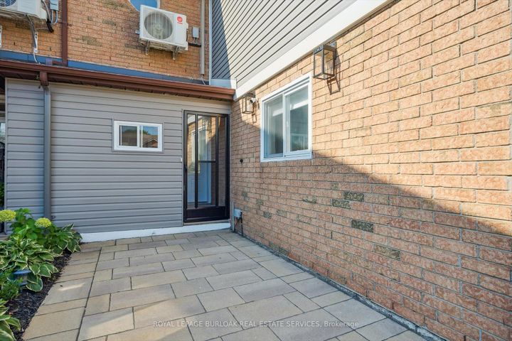Photo 3 at 2152 Pelee Boulevard, RO River Oaks, Oakville