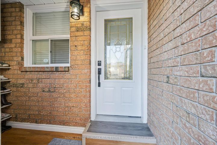Photo 4 at 2152 Pelee Boulevard, RO River Oaks, Oakville