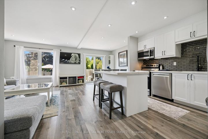 Photo 6 at 2152 Pelee Boulevard, RO River Oaks, Oakville