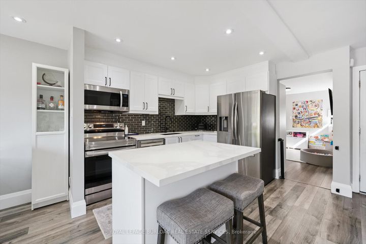 Photo 11 at 2152 Pelee Boulevard, RO River Oaks, Oakville
