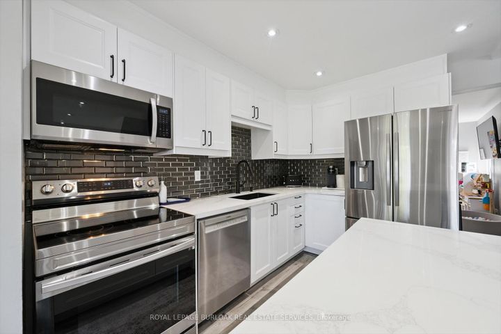 Photo 12 at 2152 Pelee Boulevard, RO River Oaks, Oakville