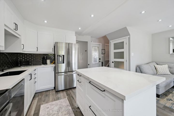Photo 13 at 2152 Pelee Boulevard, RO River Oaks, Oakville