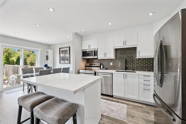 Photo 15 at 2152 Pelee Boulevard, RO River Oaks, Oakville