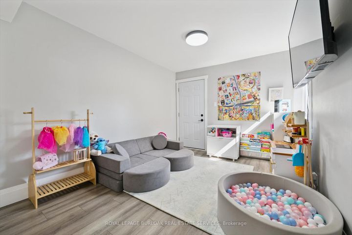 Photo 16 at 2152 Pelee Boulevard, RO River Oaks, Oakville