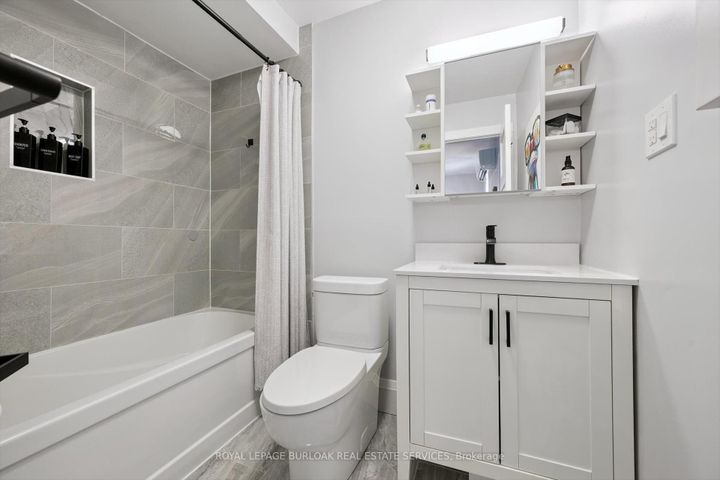 Photo 27 at 2152 Pelee Boulevard, RO River Oaks, Oakville