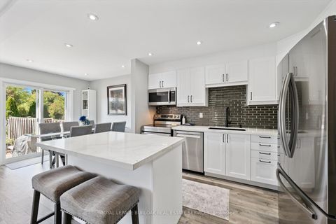 Photo 15 at 2152 Pelee Boulevard, RO River Oaks, Oakville
