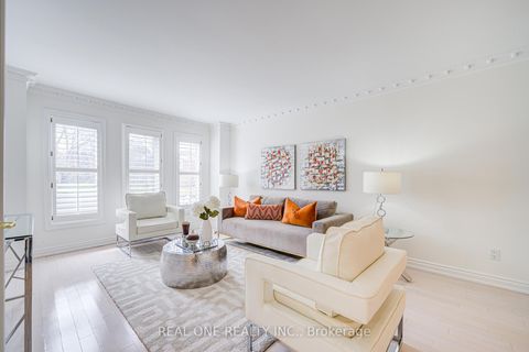 Photo 4 at 27 Binscarth Crescent, Uplands, Vaughan