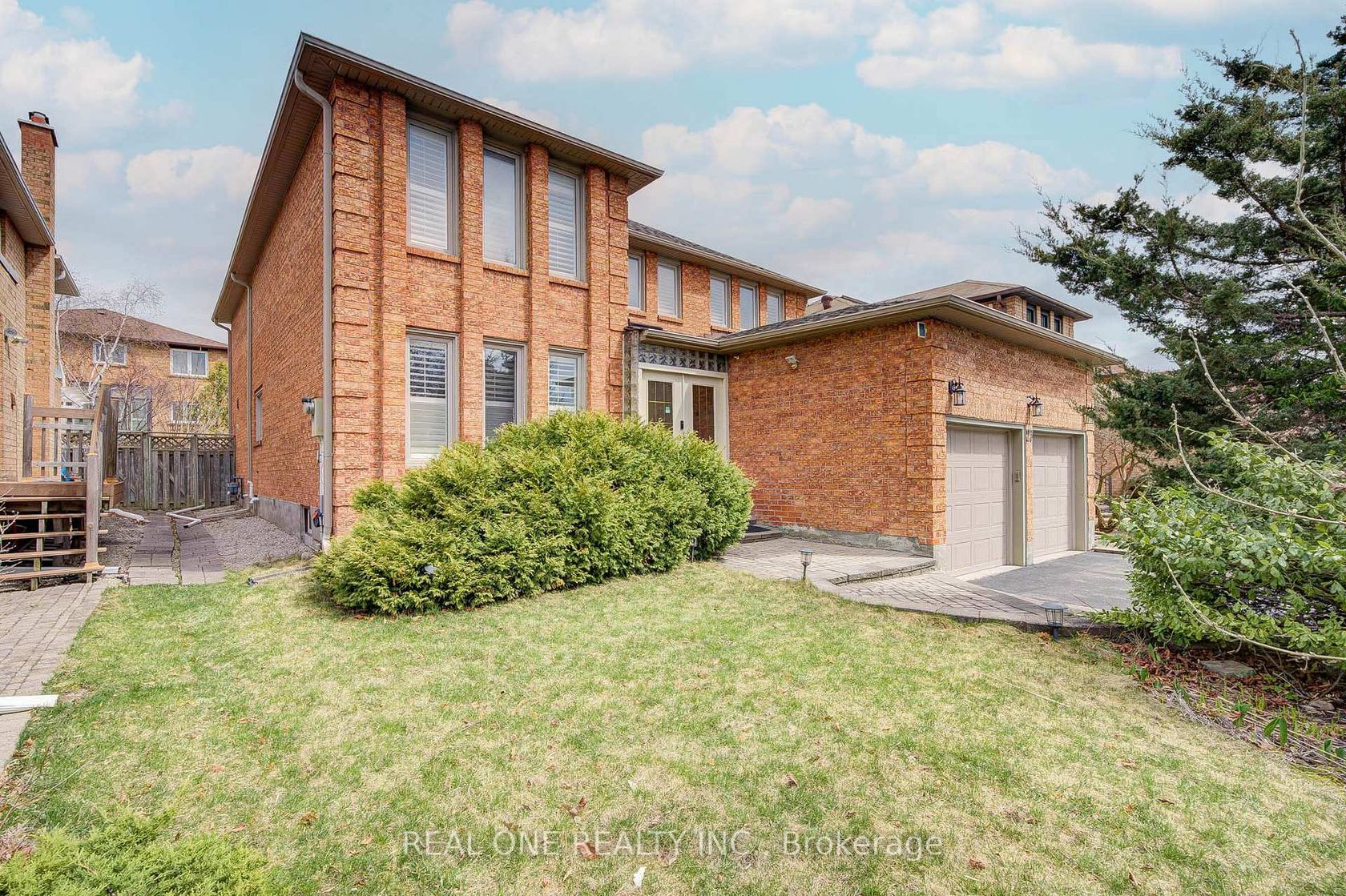 27 Binscarth Crescent, Uplands, Vaughan 