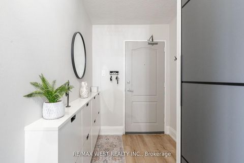 Photo 3 at 1603 - 61 Richview Road, Humber Heights, Toronto