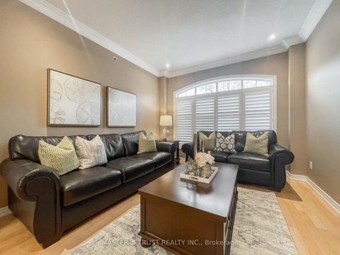 Photo 9 at 70 Brass Drive, Jefferson, Richmond Hill