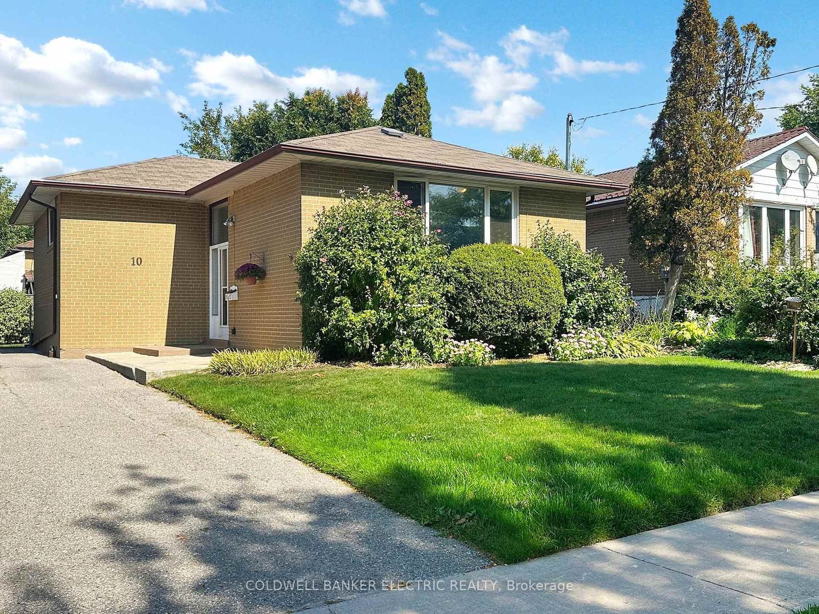 10 Cunard Street, Eglinton East, Toronto by Loree Meneguzzi Real Estate 10 Cunard Street, Eglinton East, Toronto
